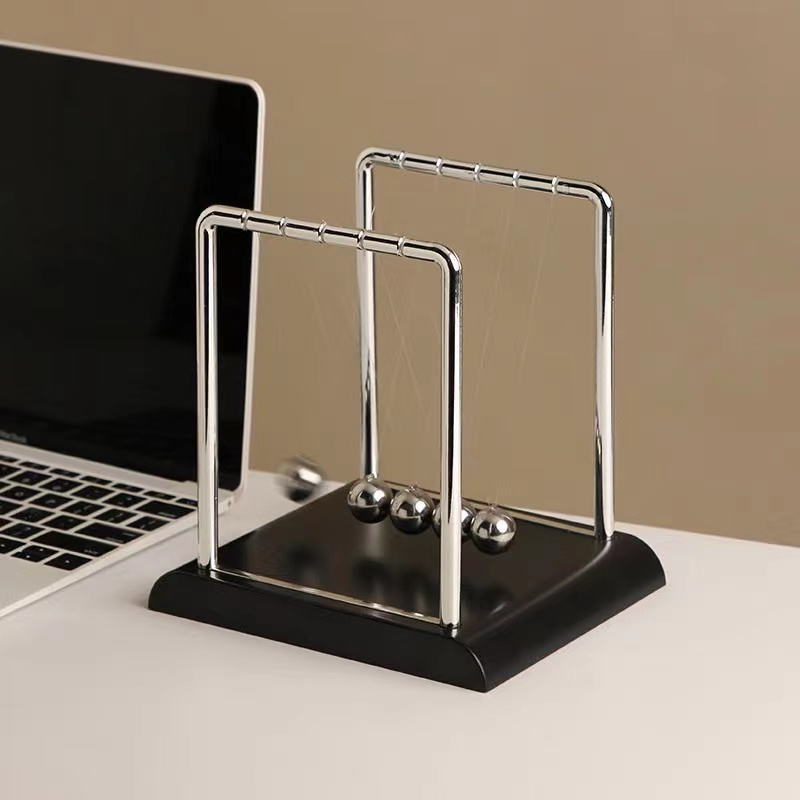 Newton Pendulum Balance Balls: - Newton Cradle Large recension och pris