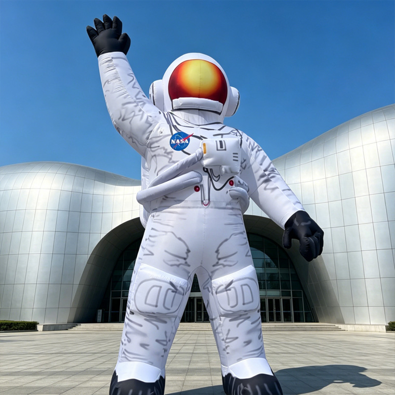 Inflatable astronaut, space sc - Science Exhibition Models recension och pris